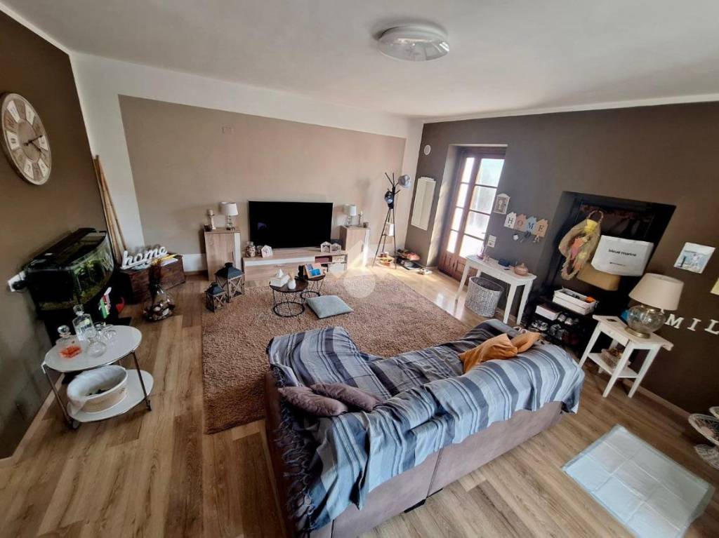 casa indipendente in vendita a Calice al Cornoviglio in zona Madrignano