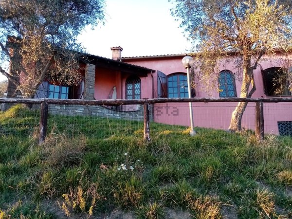 casa indipendente in vendita a Calice al Cornoviglio in zona Madrignano