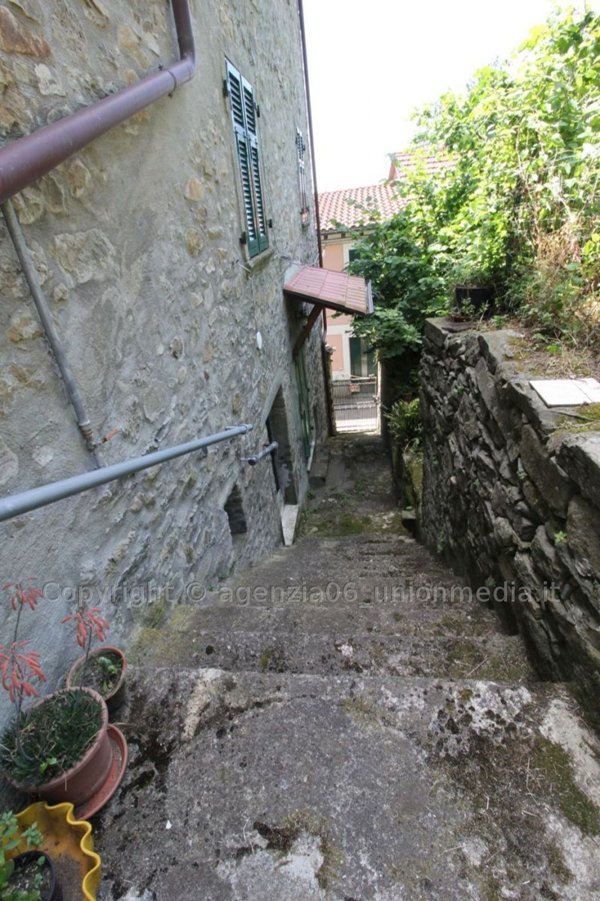 appartamento in vendita a Calice al Cornoviglio in zona Madrignano