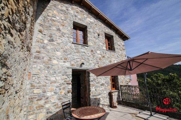 casa indipendente in vendita a Calice al Cornoviglio in zona Santa Maria