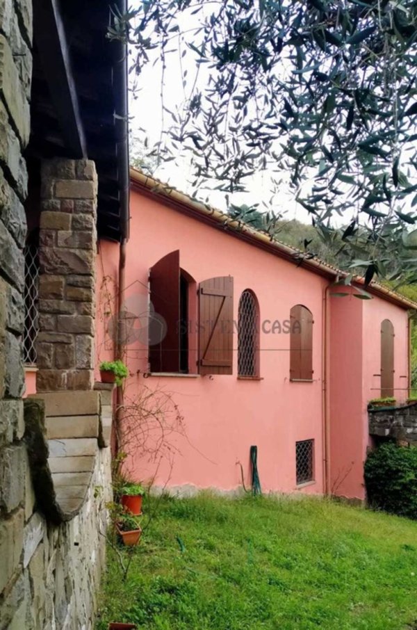 casa indipendente in vendita a Calice al Cornoviglio