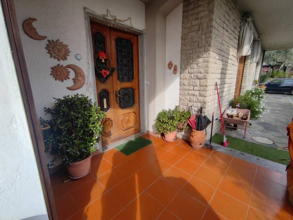 casa indipendente in vendita a Calice al Cornoviglio in zona Madrignano