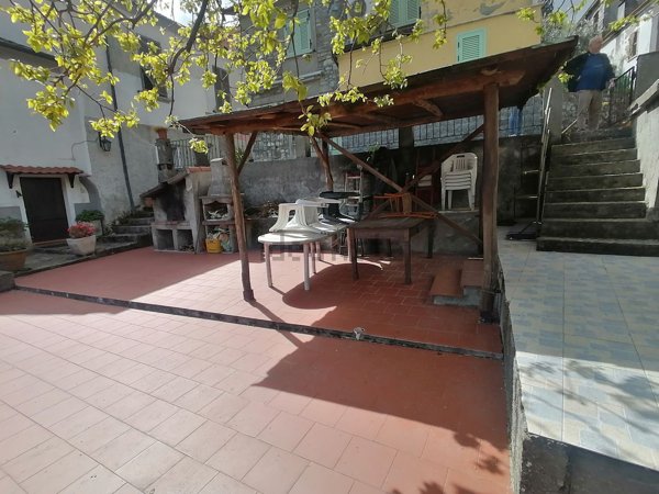 casa indipendente in vendita a Calice al Cornoviglio in zona Villagrossa