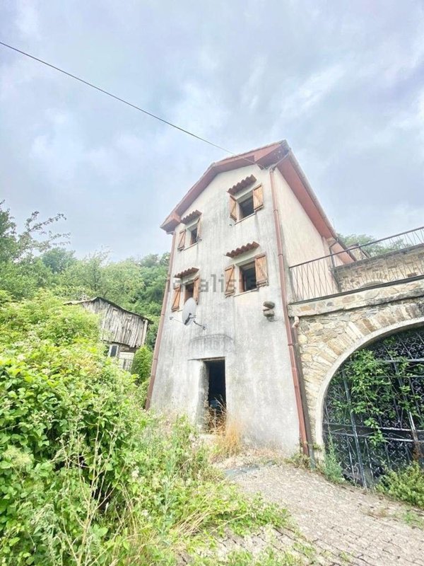quadrivano in vendita a Calice al Cornoviglio in zona Debeduse