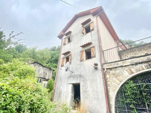 quadrivano in vendita a Calice al Cornoviglio in zona Debeduse