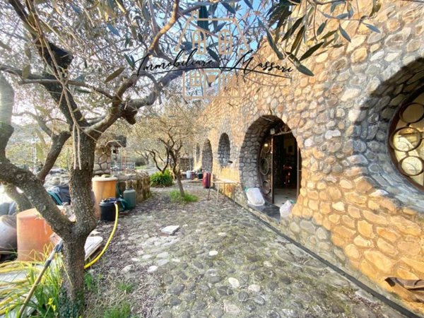 casa indipendente in vendita a Calice al Cornoviglio