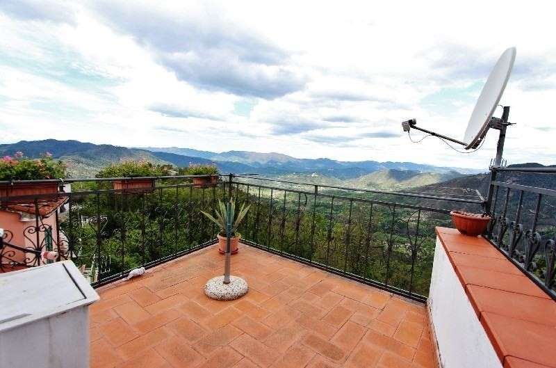 appartamento in vendita a Calice al Cornoviglio in zona Madrignano