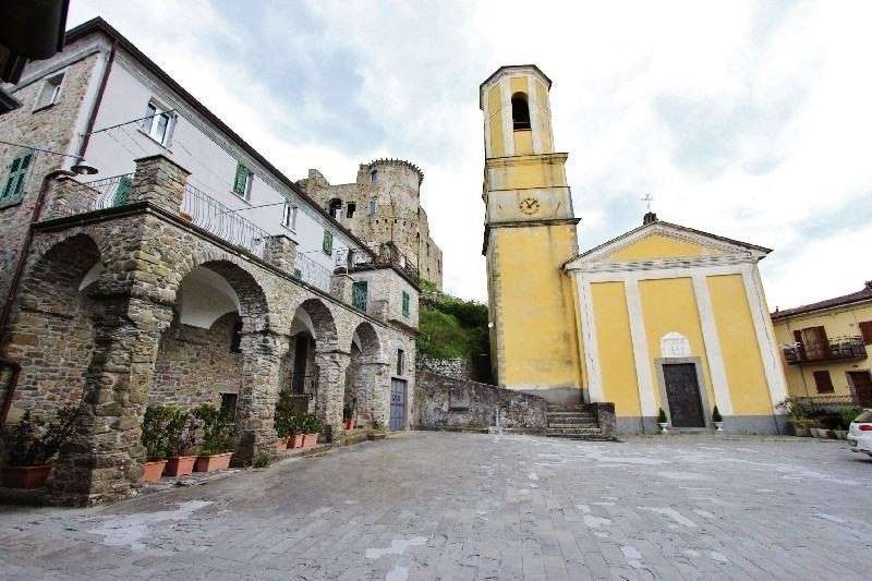 appartamento in vendita a Calice al Cornoviglio in zona Madrignano