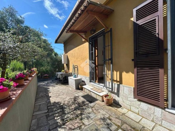 casa indipendente in vendita a Calice al Cornoviglio in zona Madrignano