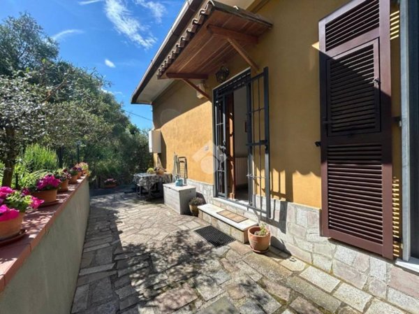 casa indipendente in vendita a Calice al Cornoviglio in zona Madrignano