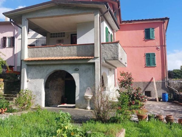casa indipendente in vendita a Calice al Cornoviglio