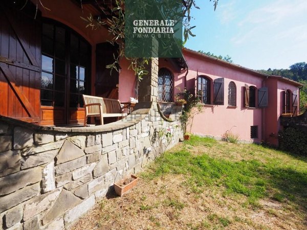 casa indipendente in vendita a Calice al Cornoviglio