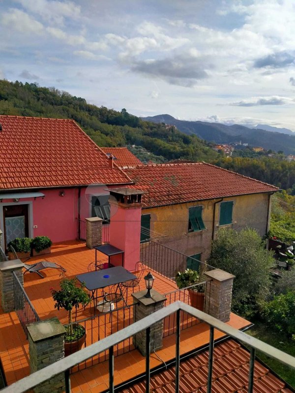 casa indipendente in vendita a Calice al Cornoviglio