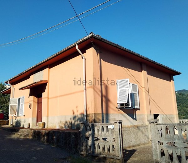 casa indipendente in vendita a Calice al Cornoviglio