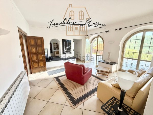 casa indipendente in vendita a Calice al Cornoviglio in zona Debeduse