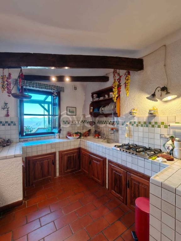 casa indipendente in vendita a Calice al Cornoviglio in zona Madrignano