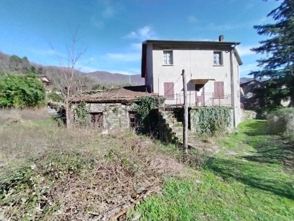 casa indipendente in vendita a Calice al Cornoviglio