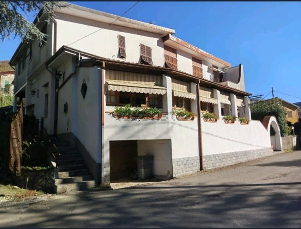 negozio in vendita a Calice al Cornoviglio