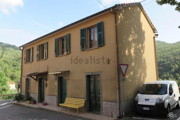 casa indipendente in vendita a Calice al Cornoviglio