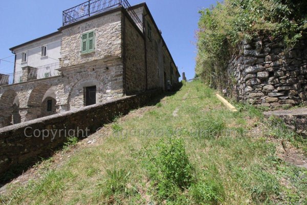 appartamento in vendita a Calice al Cornoviglio in zona Madrignano