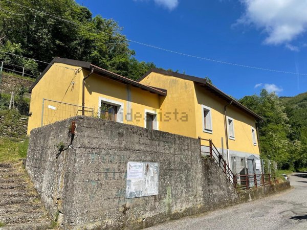 casa indipendente in vendita a Calice al Cornoviglio