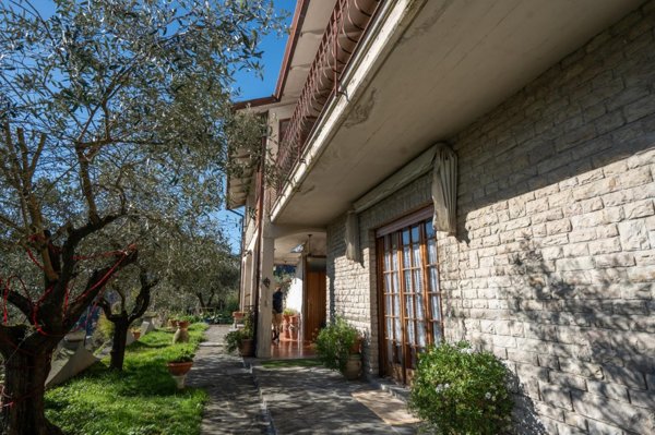 casa indipendente in vendita a Calice al Cornoviglio in zona Madrignano