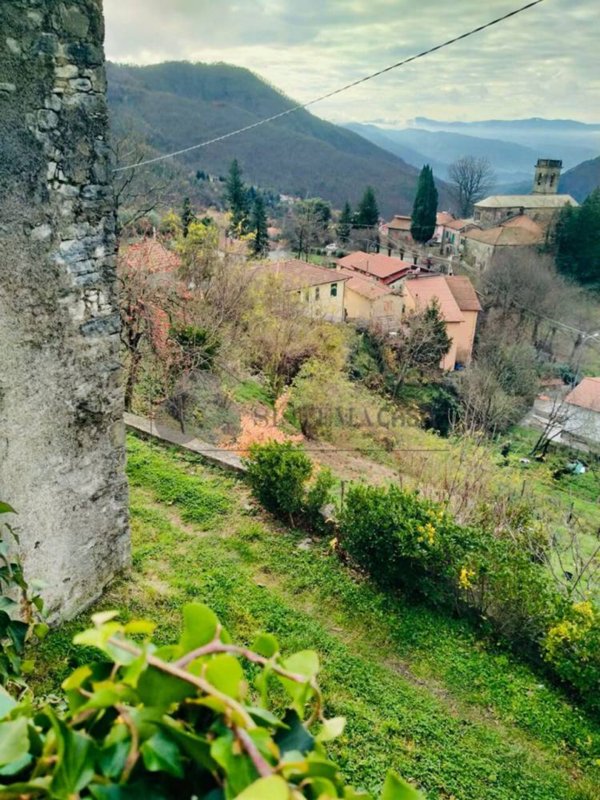 casa indipendente in vendita a Calice al Cornoviglio in zona Santa Maria