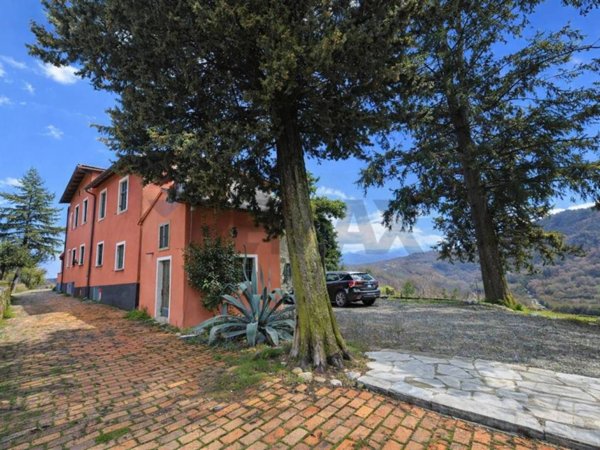 casa indipendente in vendita a Calice al Cornoviglio