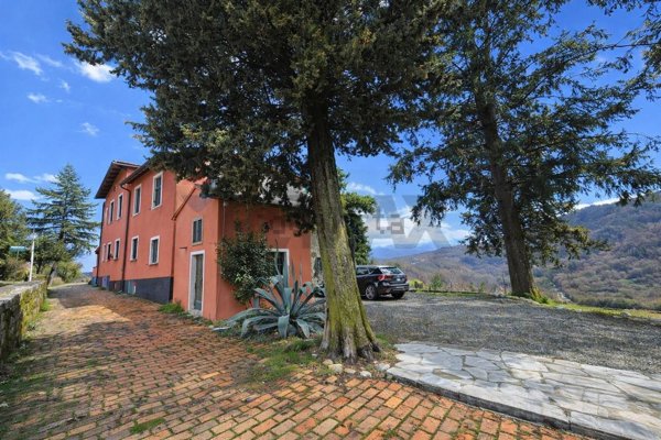 casa semindipendente in vendita a Calice al Cornoviglio