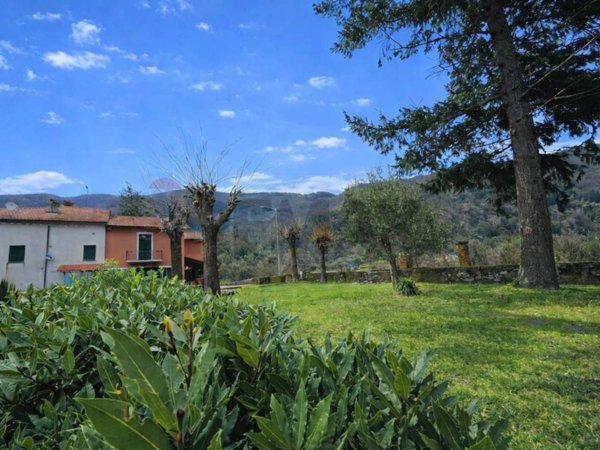 casa indipendente in vendita a Calice al Cornoviglio