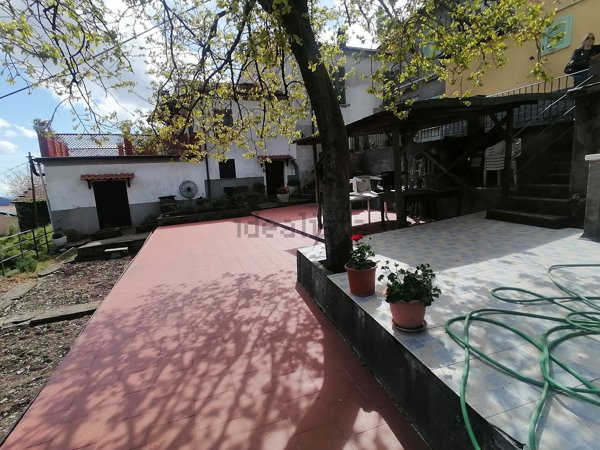 casa indipendente in vendita a Calice al Cornoviglio in zona Villagrossa