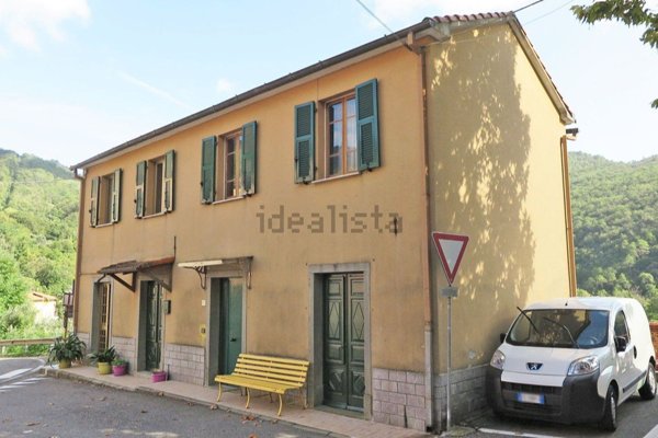 casa indipendente in vendita a Calice al Cornoviglio