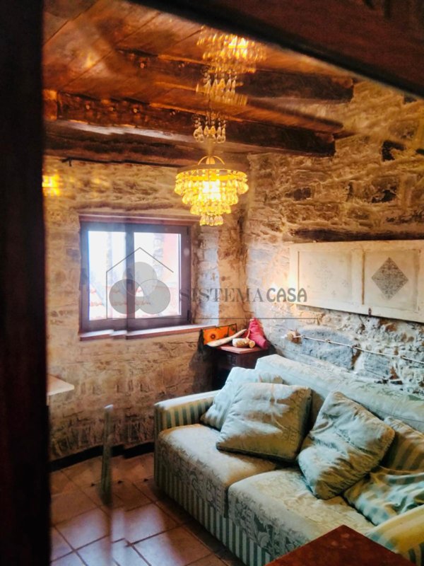 casa indipendente in vendita a Calice al Cornoviglio in zona Debeduse