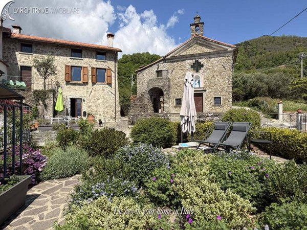 casa indipendente in vendita a Calice al Cornoviglio