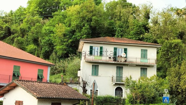 casa indipendente in vendita a Calice al Cornoviglio