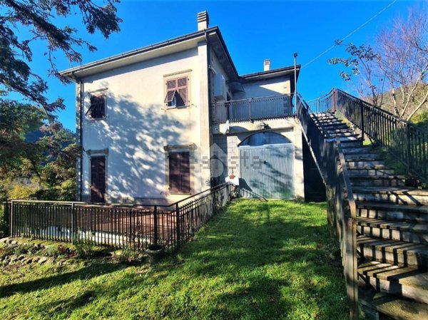 casa indipendente in vendita a Calice al Cornoviglio in zona Madrignano