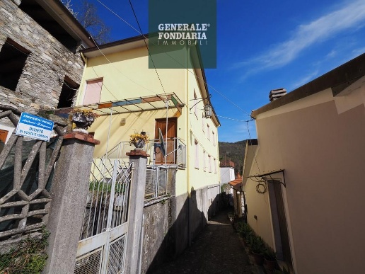 casa indipendente in vendita a Calice al Cornoviglio