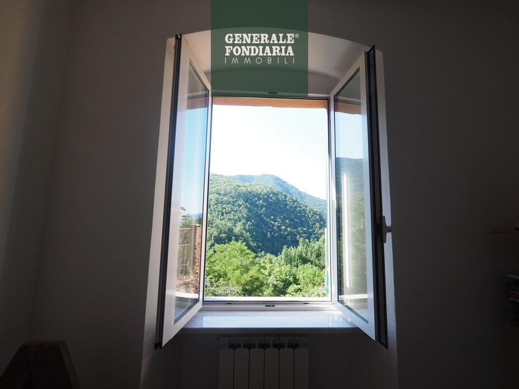 casa indipendente in vendita a Calice al Cornoviglio