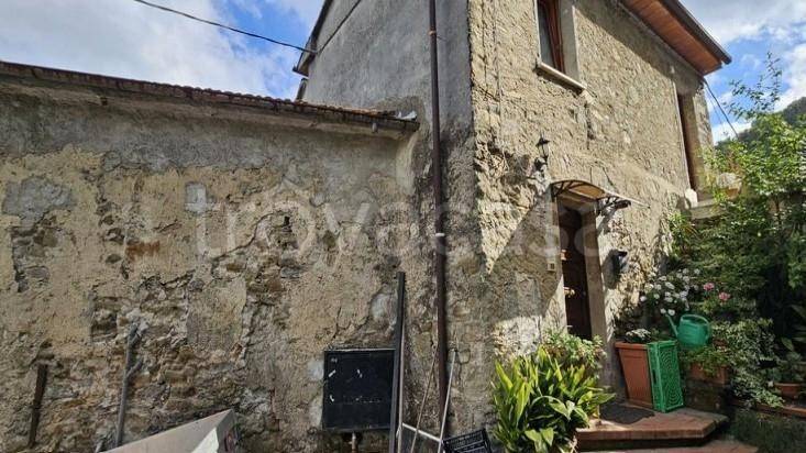 casa indipendente in vendita a Calice al Cornoviglio