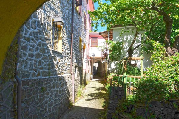 casa indipendente in vendita a Calice al Cornoviglio