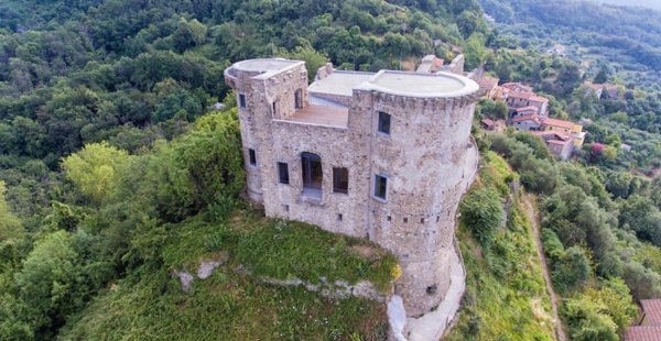 casa indipendente in vendita a Calice al Cornoviglio in zona Madrignano