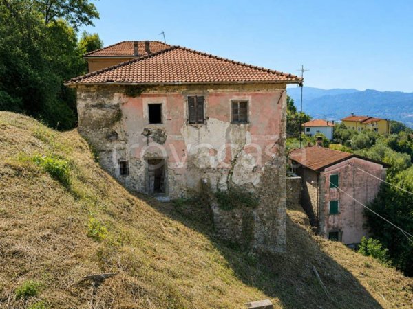 casa indipendente in vendita a Calice al Cornoviglio