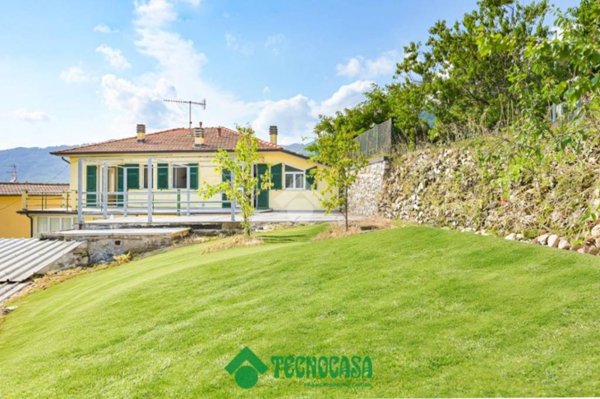 casa indipendente in vendita a Calice al Cornoviglio in zona Santa Maria