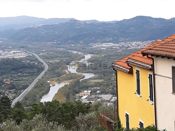 casa indipendente in vendita a Calice al Cornoviglio in zona Madrignano