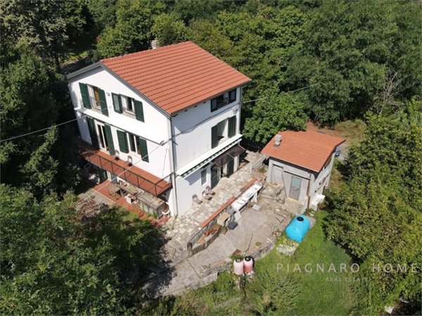 casa indipendente in vendita a Calice al Cornoviglio in zona Bruscarolo