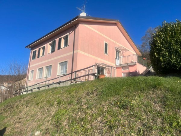 casa indipendente in vendita a Carro