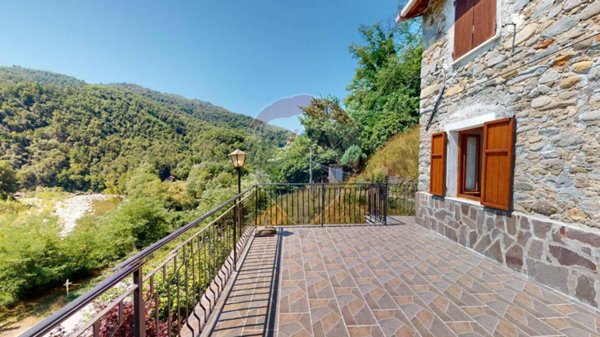 appartamento in vendita a Carro