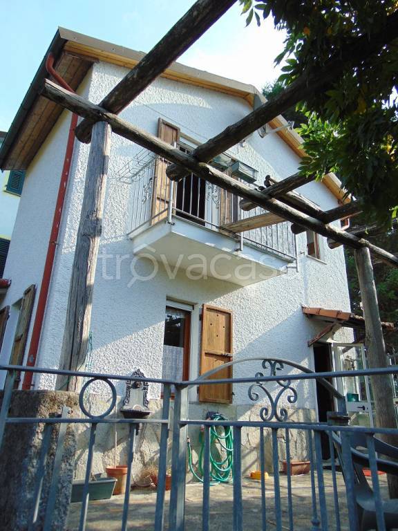 casa indipendente in vendita a Carrodano