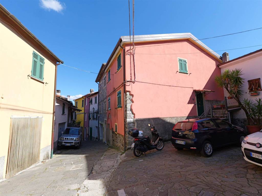 casa semindipendente in vendita a Carrodano in zona Carrodano Superiore