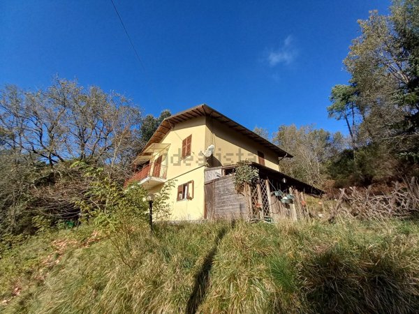 casa indipendente in vendita a Carrodano